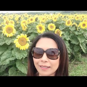 Meet your Posher, Elenita renia